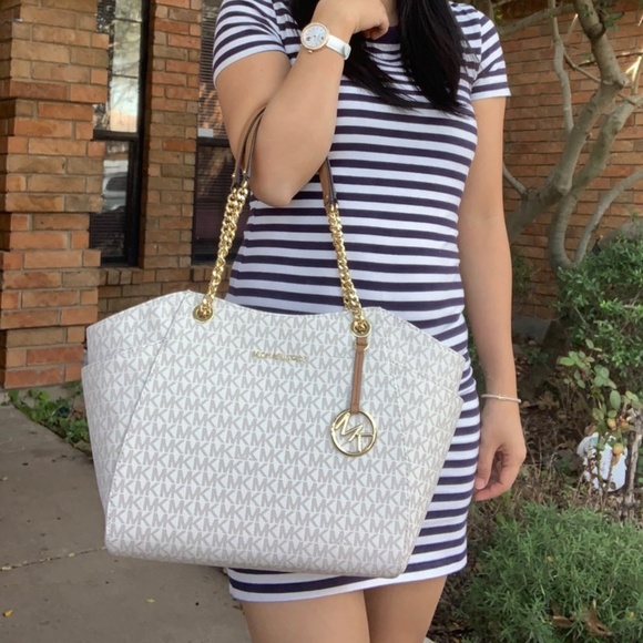 Michael Kors Handbags - Michael Kors Jet Set LG Chain Shld Tote